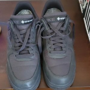 Once used nike black sneakers